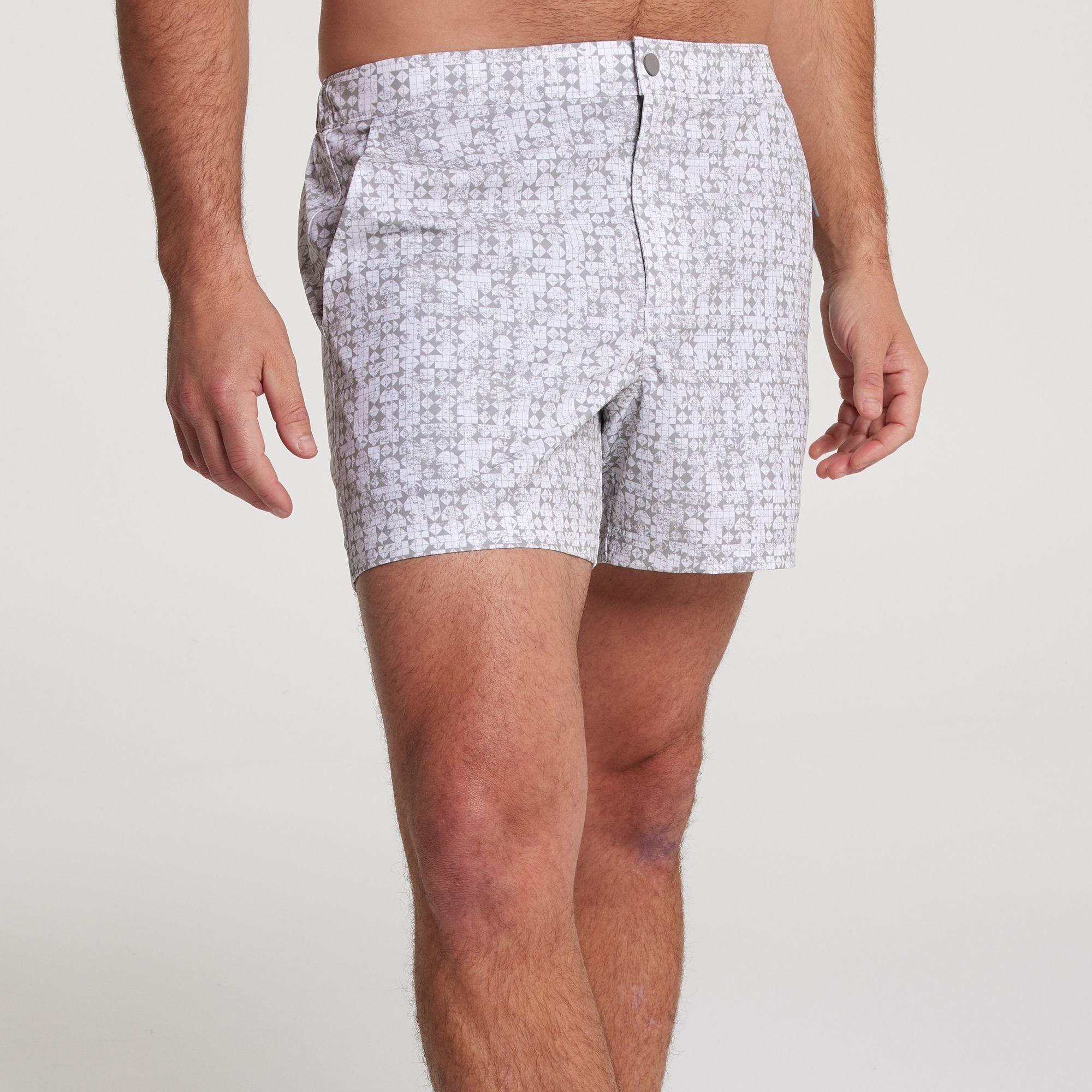 VRST Men's 5” Resort Short, Small, White/Silver Stamped Geo