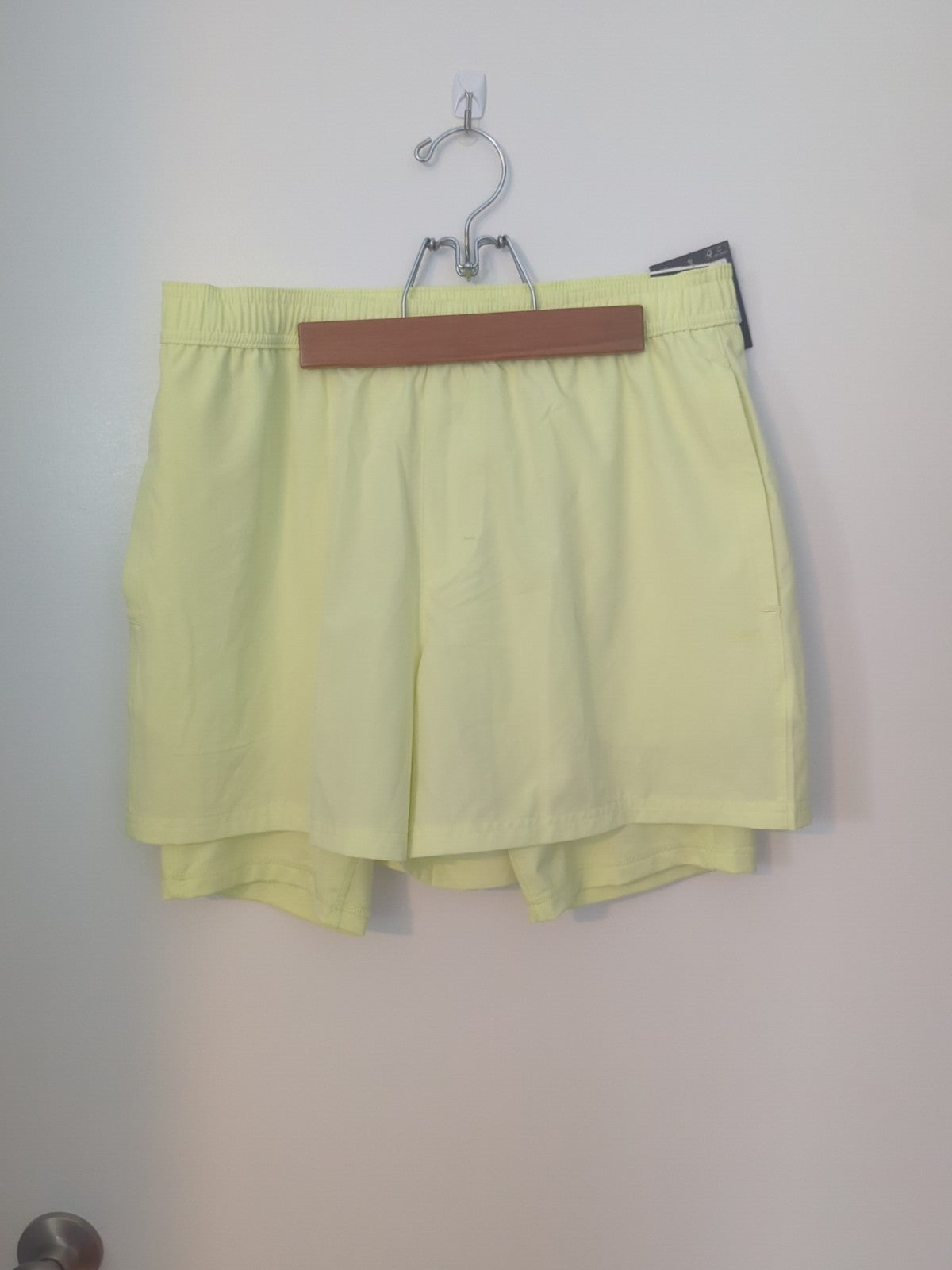 Men's Medium DSG 2 in 1 AGILITY SHORT 5" NWT Pulse Yellow Liner New